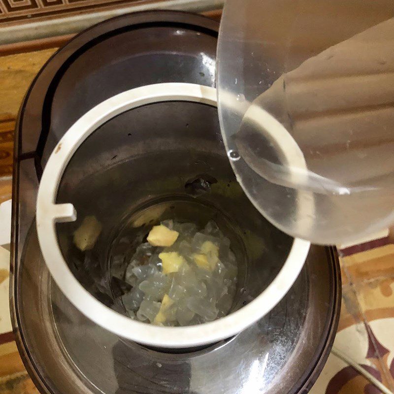 Step 2 Press aloe vera Aloe vera honey juice