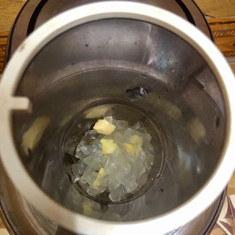Step 2 Press aloe vera Aloe vera honey juice