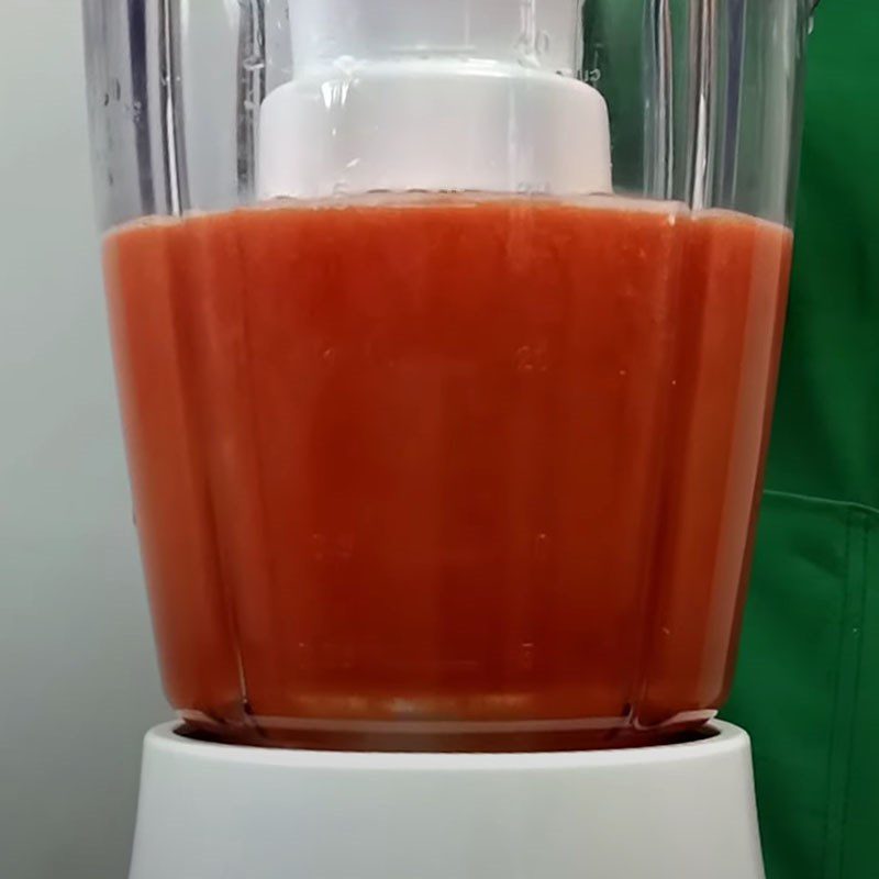 Step 2 Juicing tomatoes Ripe tomato juice