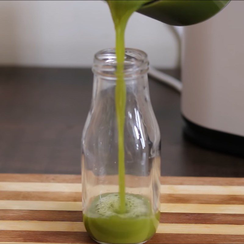 Step 2 Pressing cucumber carrot juice Cucumber carrot juice