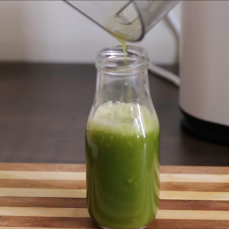 Step 2 Pressing cucumber carrot juice Cucumber carrot juice