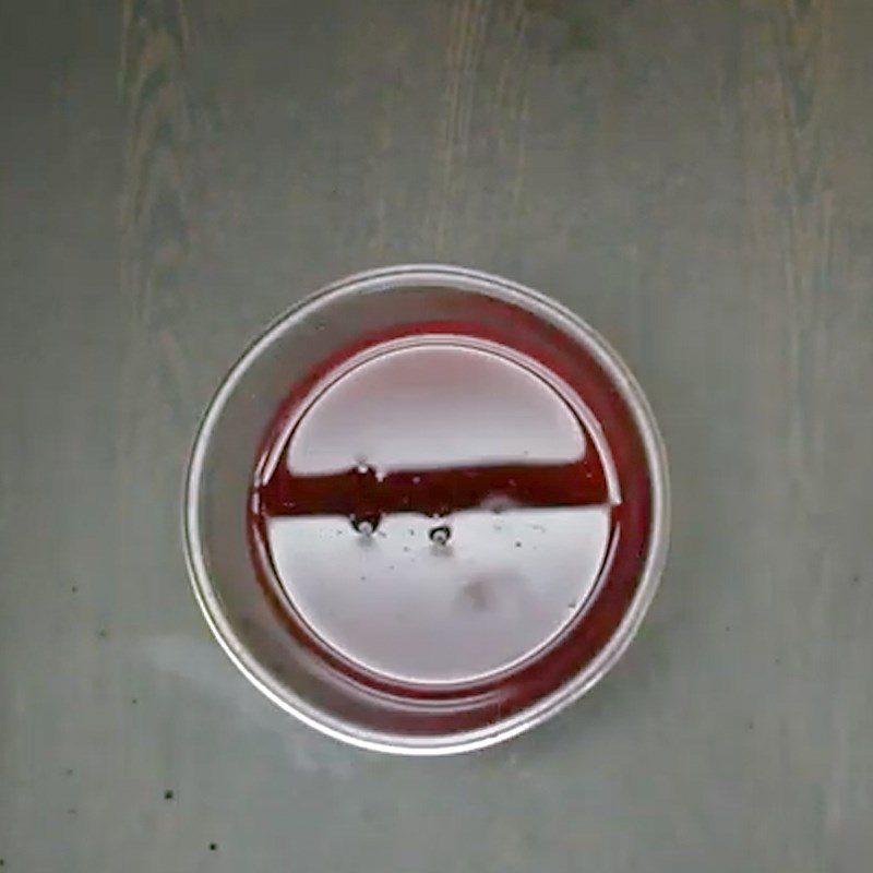 Step 2 Juicing the pomegranate for Pomegranate Jelly with agar powder