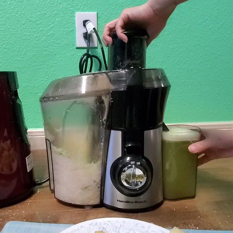 Step 2 Extracting sugarcane juice Sugarcane juice