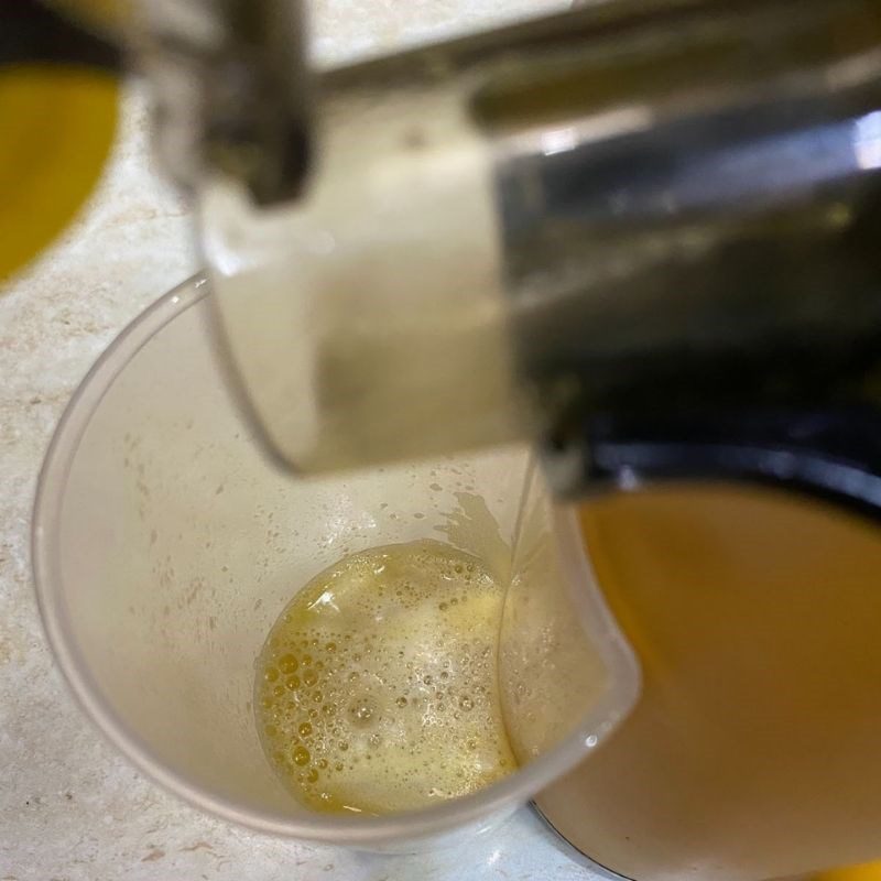 Step 2 Pressing mango with pineapple Mango pineapple juice (fragrant)