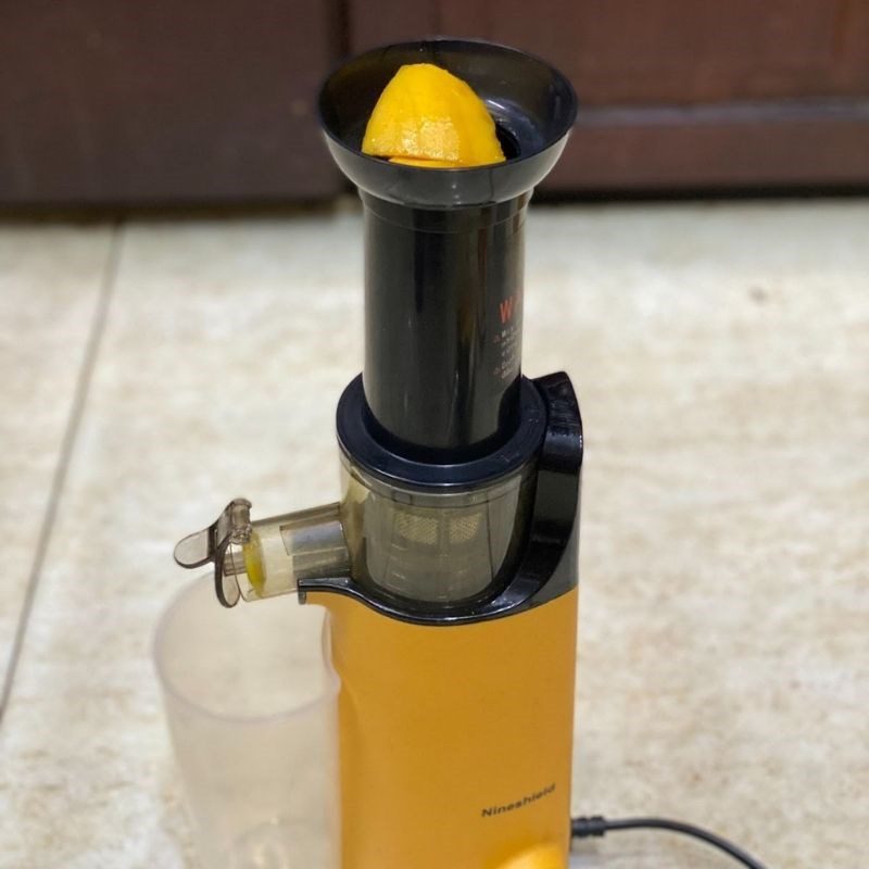 Step 2 Juicing Mango with Pear Mango Pear Juice