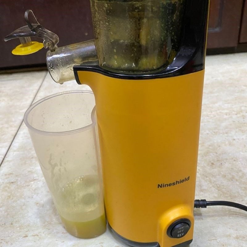 Step 2 Juicing Mango with Grapes Mango Grape Juice