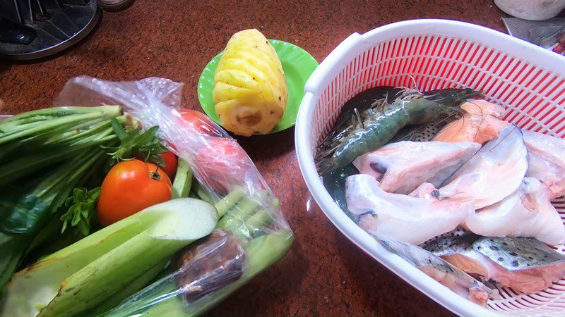 Ingredients for sour salmon head soup