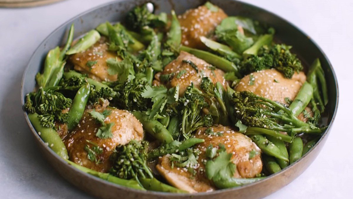 2 simple, quick, and delicious ways to make pan-seared chicken at home 2 Garlic and Honey Pan-Fried Chicken