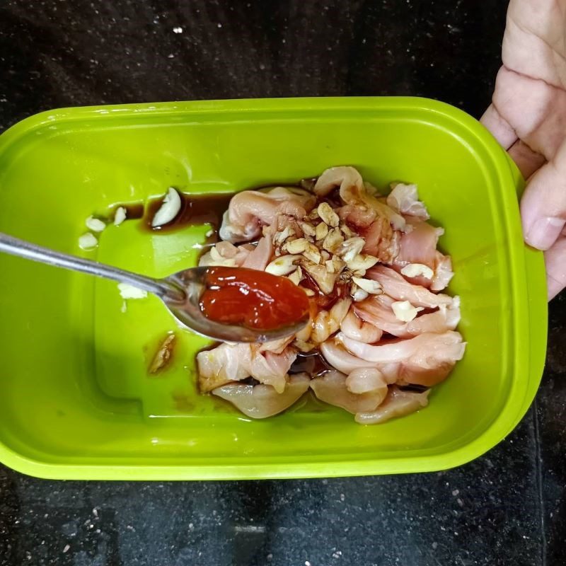 Step 1 Prepare and marinate chicken breast Garlic grilled chicken skewers