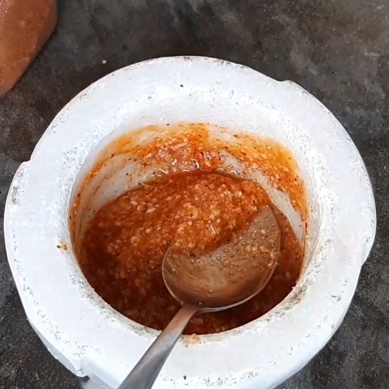 Step 2 Grinding the seasoning for dried fish