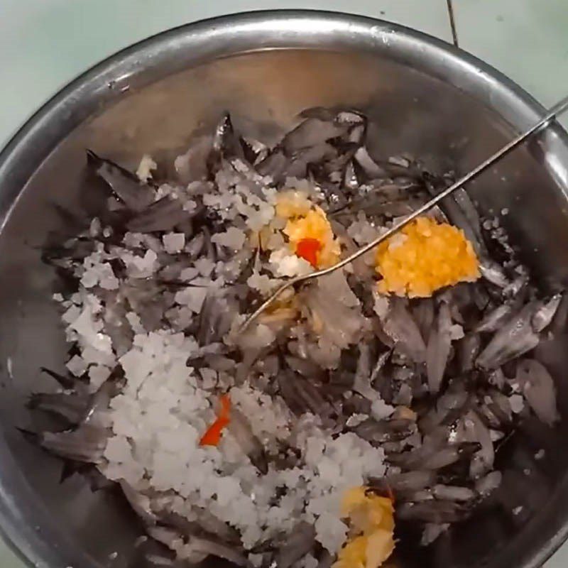 Step 2 Pounding spices and marinating fish Fish sauce