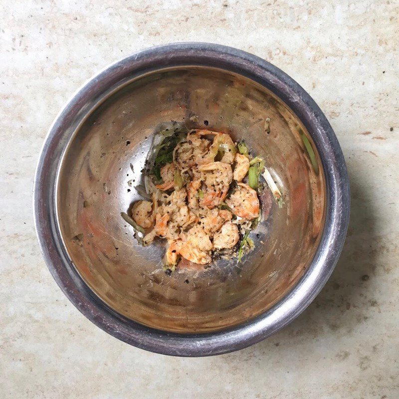 Step 2 Soak dried shrimp with water spinach soup