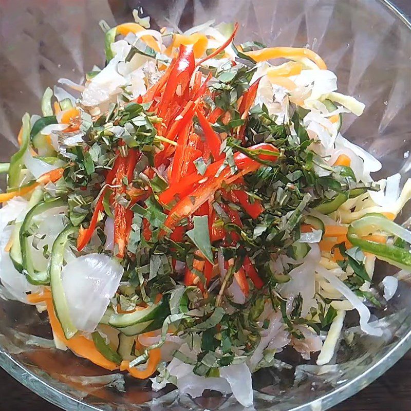 Step 4 Mixing the salad Dried bamboo shoot salad with snakehead fish