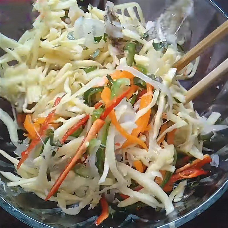 Step 4 Mixing the salad Dried bamboo shoot salad with snakehead fish