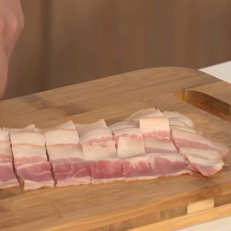 Step 3 Fry the bacon Salted egg jelly salad