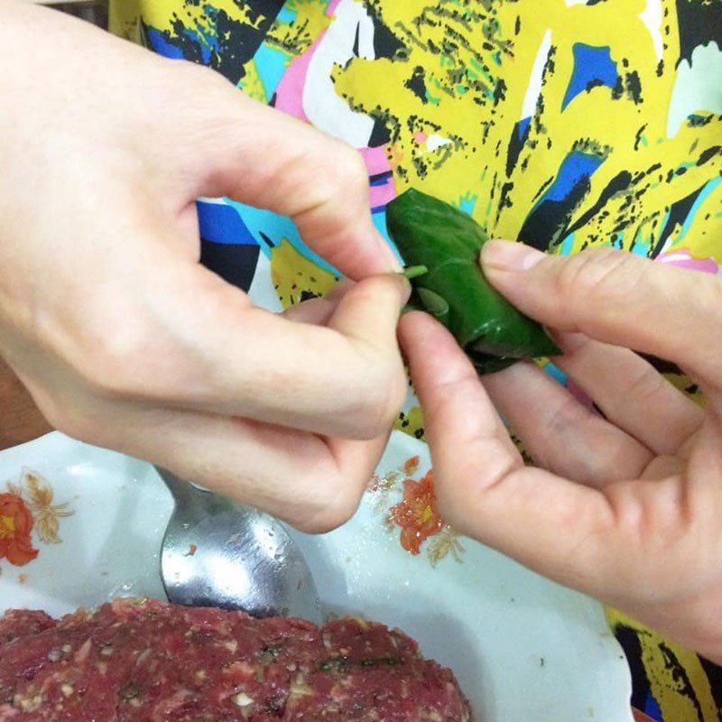 Step 3 Wrap Beef in Betel Leaves