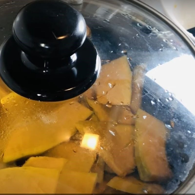 Step 3 Stew pumpkin Fresh milk pumpkin soup