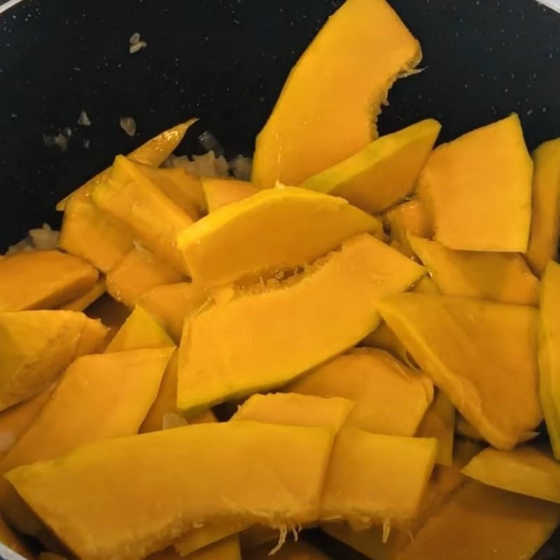 Step 3 Stew pumpkin Fresh milk pumpkin soup