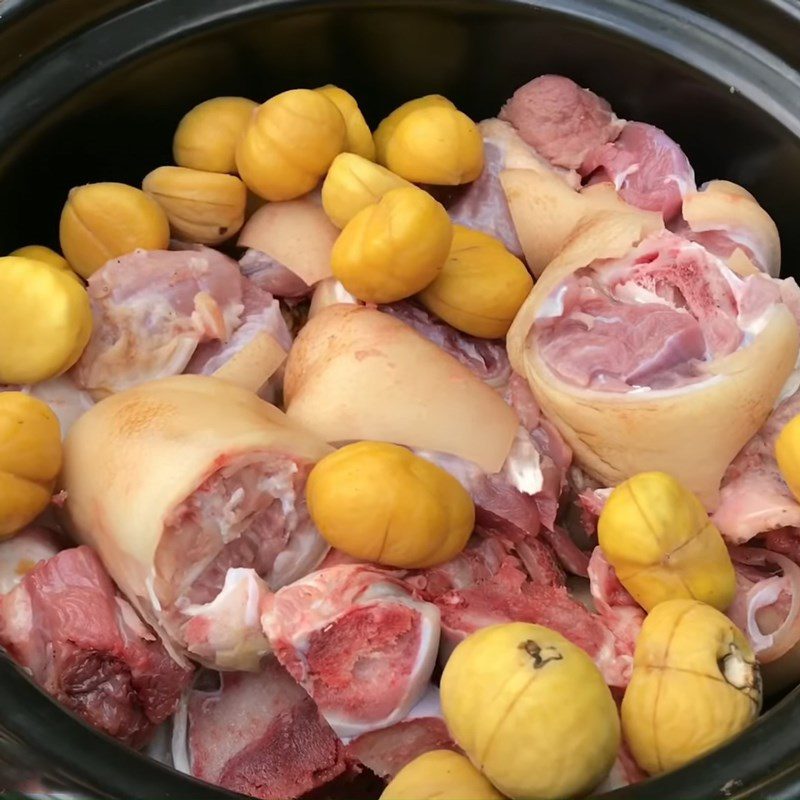 Step 3 Braised pork leg Braised pork leg with chestnuts