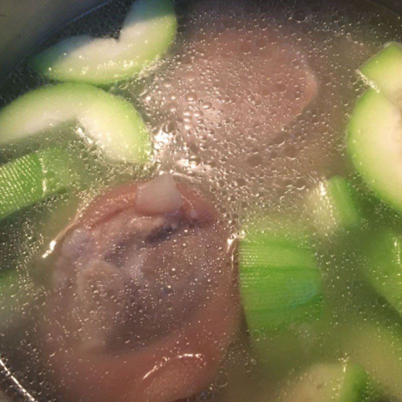 Step 3 Braised pork leg with green squash