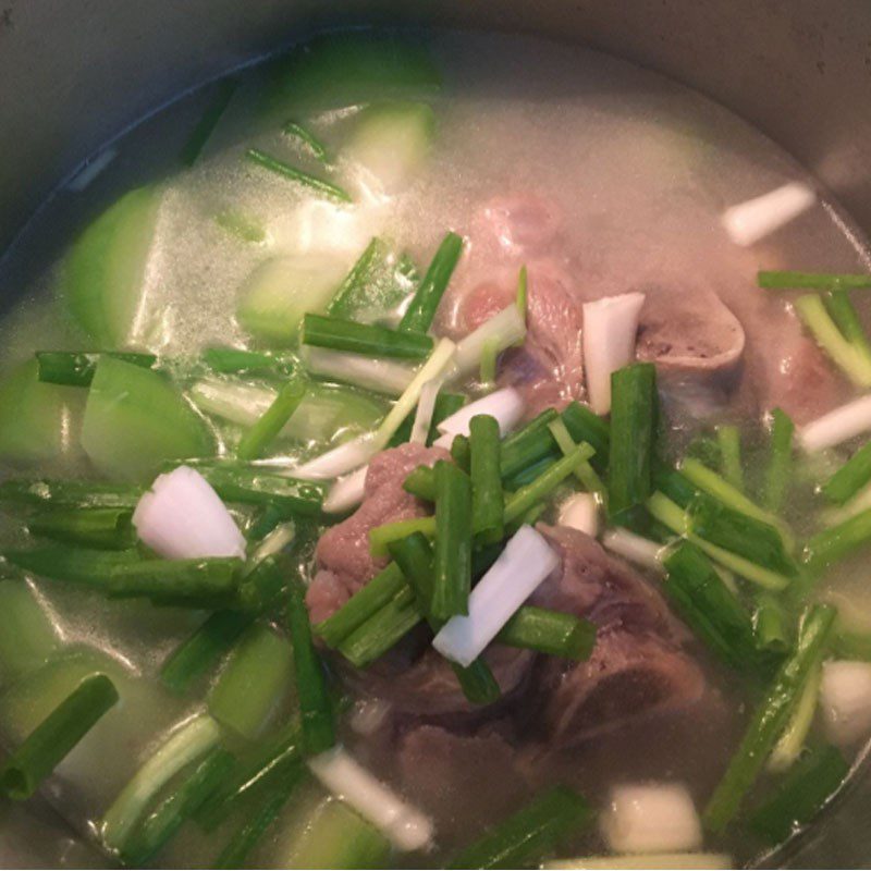 Step 3 Braised pork leg with green squash