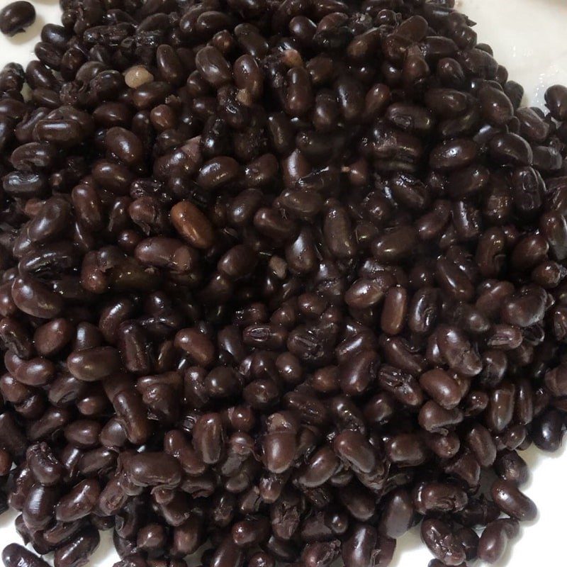 Step 2 Simmer the black beans for Black Bean Dessert with Butterfly Pea Jelly using a Pressure Cooker