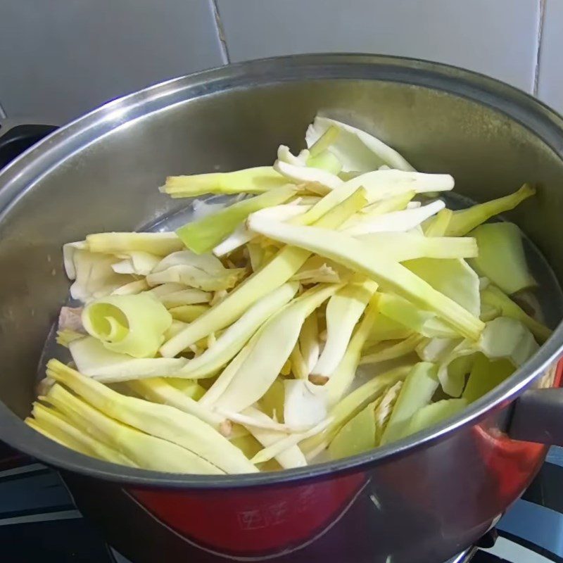Step 3 Pork Leg Stew Pork leg stew with banana flower