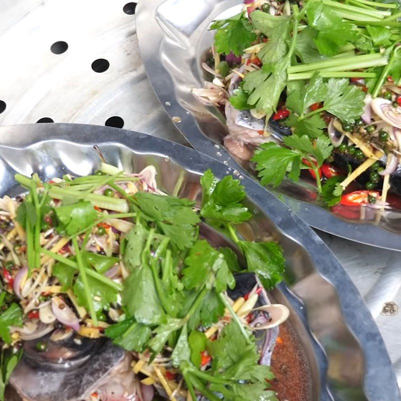 Step 4 Stew fish eyes Tuna fish eyes stewed with green pepper