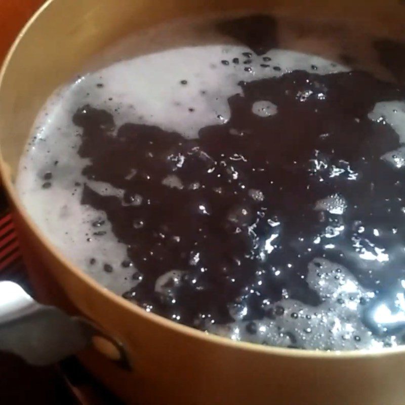 Step 3 Softening black beans and sticky rice Black sticky rice - white sticky rice