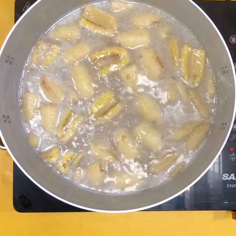 Step 2 Simmer the bananas and sweet potatoes for Banana Sweet Potato Dessert