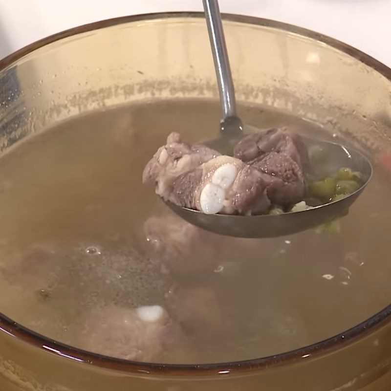 Step 6 Stew ribs and mung beans with aloe vera soup