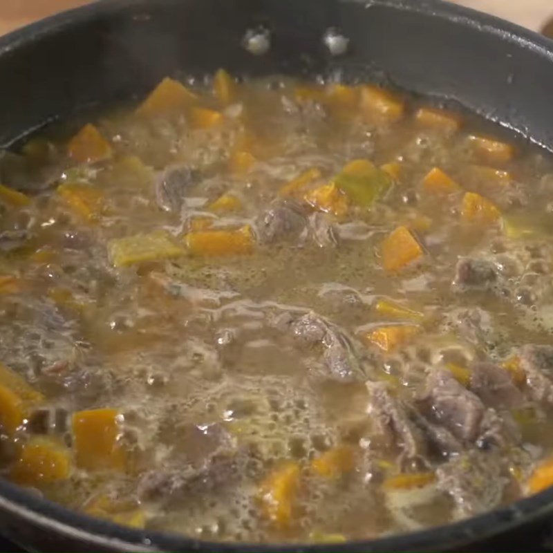 Step 4 Stew beef with pumpkin Beef stewed with pumpkin