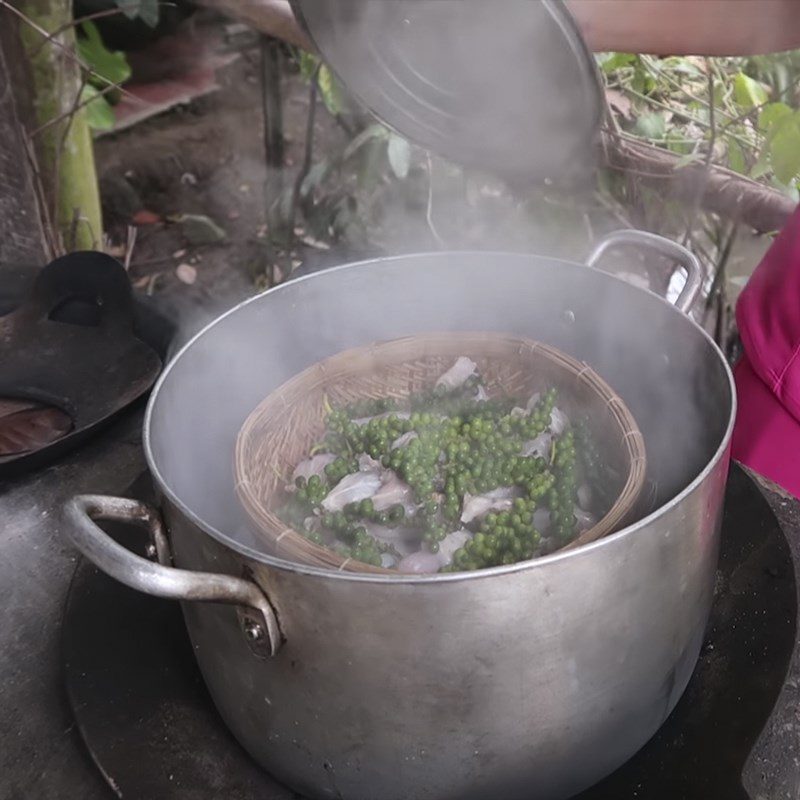 Step 5 Steaming fish stomach Fish stomach stuffed with meat steamed with green pepper
