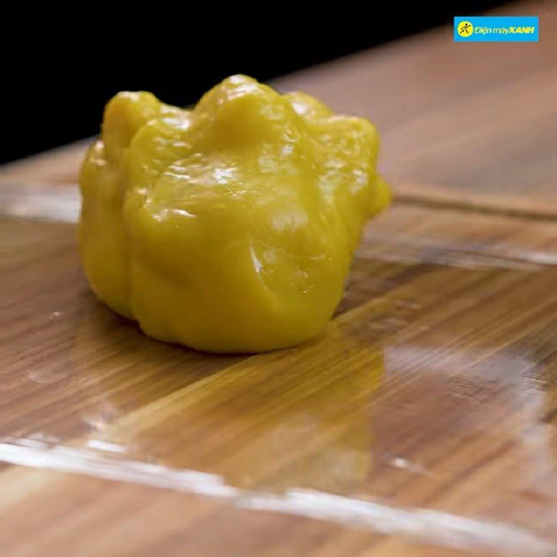 Step 3 Steaming and kneading the dough Mochi cake with durian cream filling