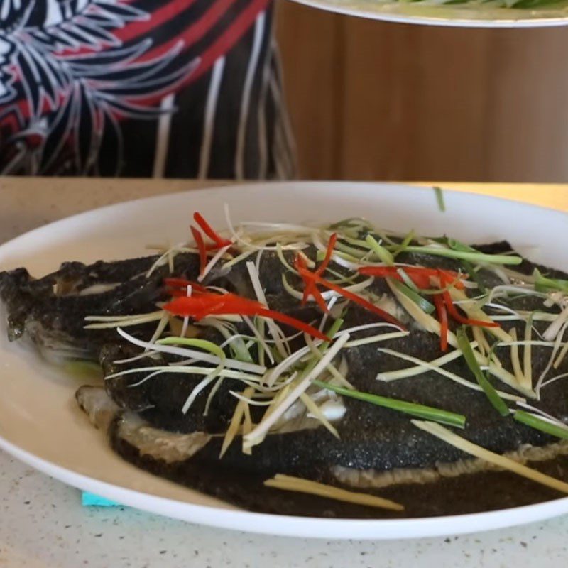 Step 5 Cooking the sauce for steamed flounder with soy sauce