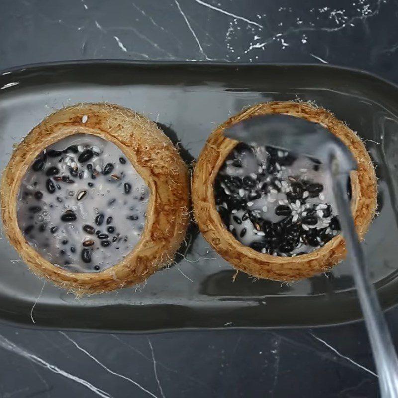 Step 3 Steam black bean sticky rice Black bean sticky rice - black glutinous rice