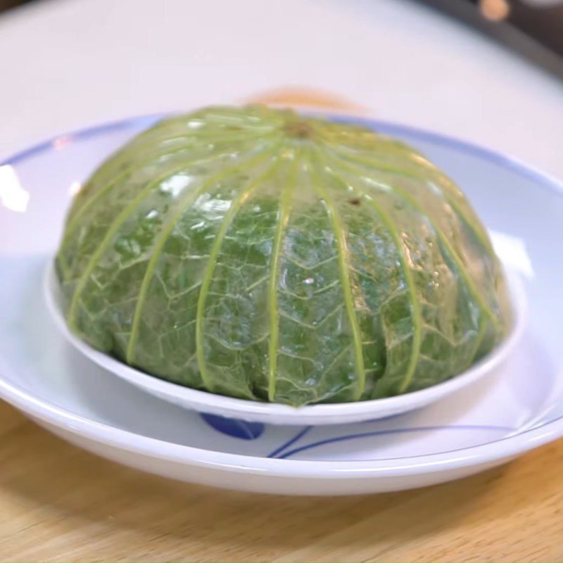 Step 3 Steamed lotus leaf rice Steamed lotus leaf rice