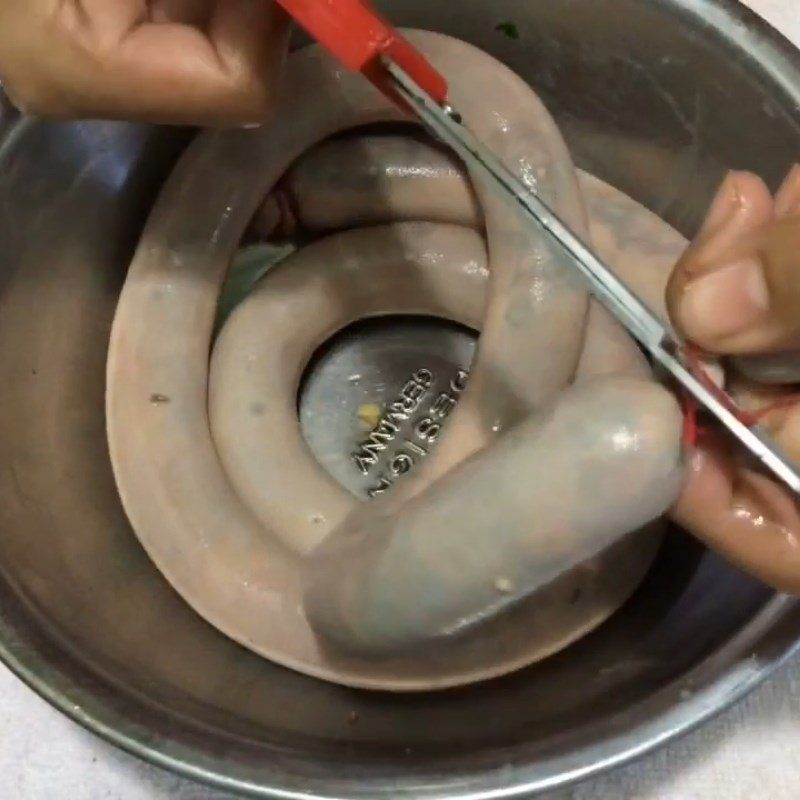 Step 3 Stuffing the Steamed Pork Sausage