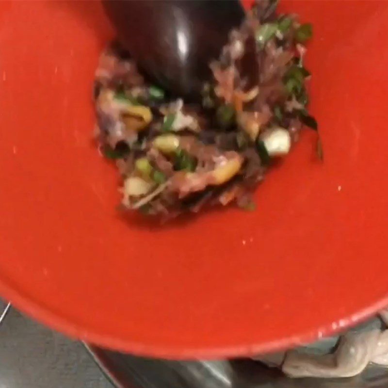 Step 3 Stuffing the filling Steamed pork sausage