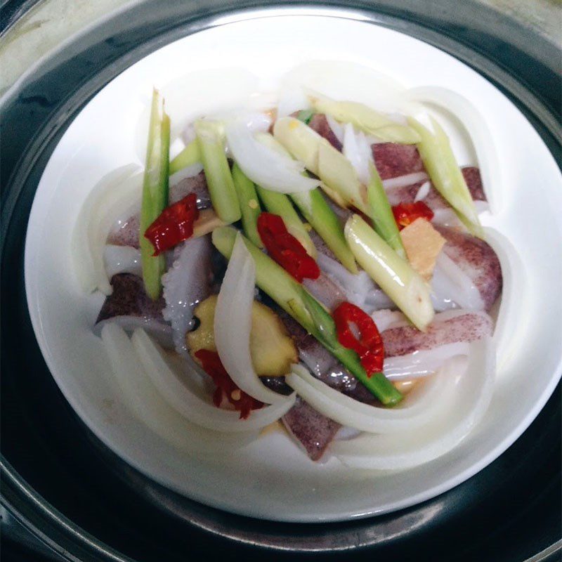 Step 2 Steam the Squid for Steamed Squid with Ginger and Lemongrass