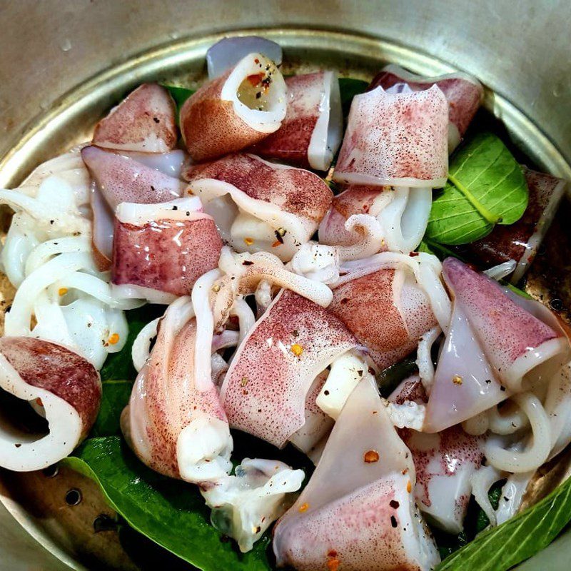 Step 2 Steaming squid Steamed squid with guava leaves