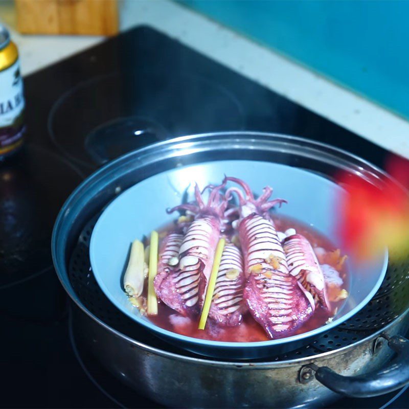 Step 2 Steam the squid for Beer Steamed Squid