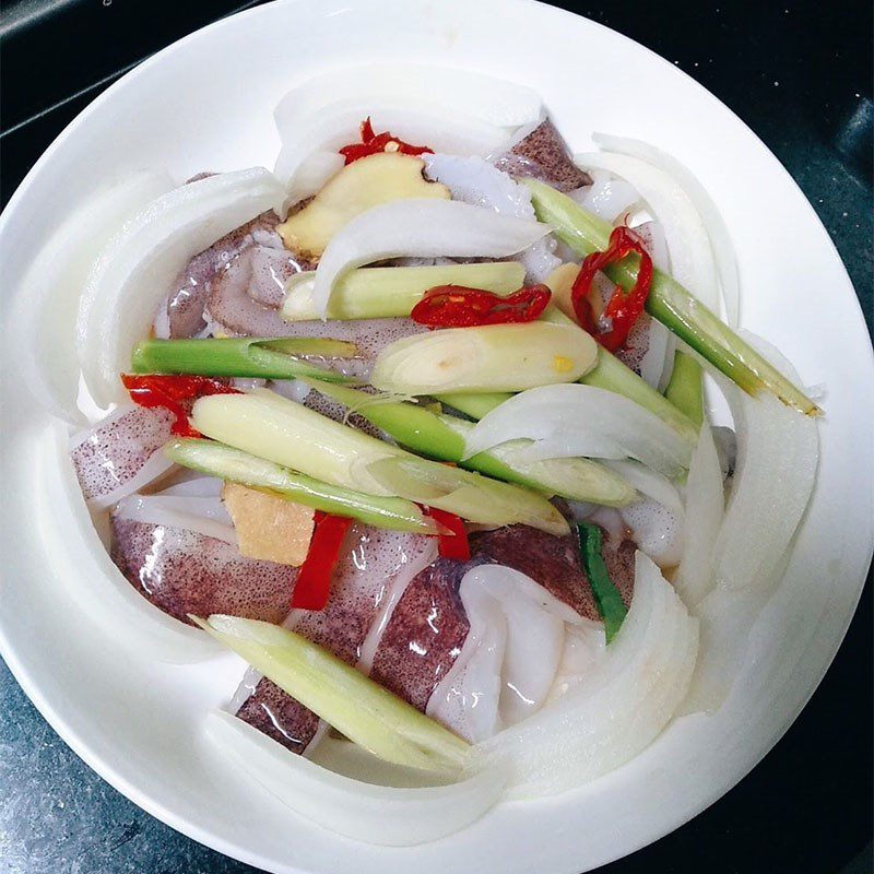 Step 2 Steam the Squid for Steamed Squid with Ginger and Lemongrass