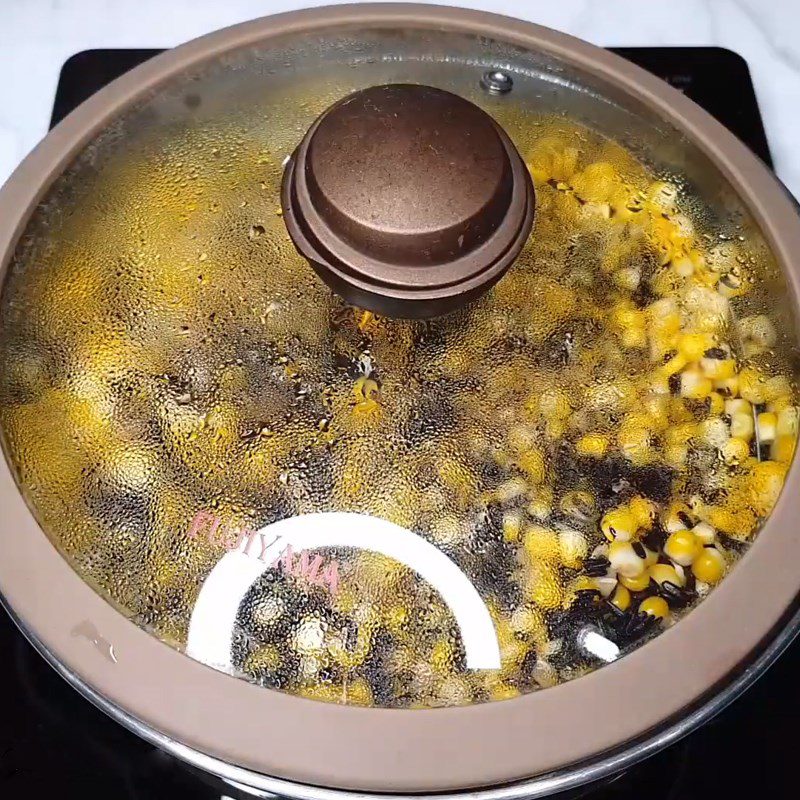 Step 2 Steam black sticky rice and sweet corn Black sticky rice with sweet corn