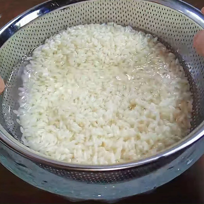 Step 6 Steaming sticky rice Sticky rice with chicken intestines and young eggs