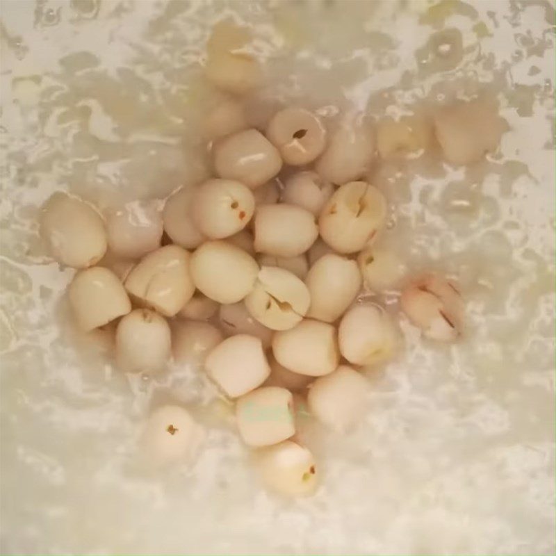 Step 4 Completion of Chicken Porridge with lotus seeds and mung beans
