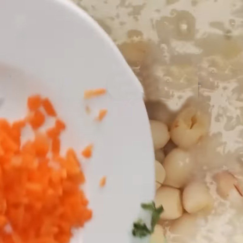 Step 4 Completion of Chicken Porridge with lotus seeds and mung beans