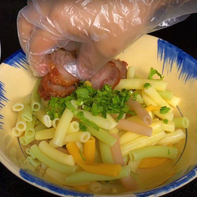 Step 5 Completion of pork rib noodle with char siu