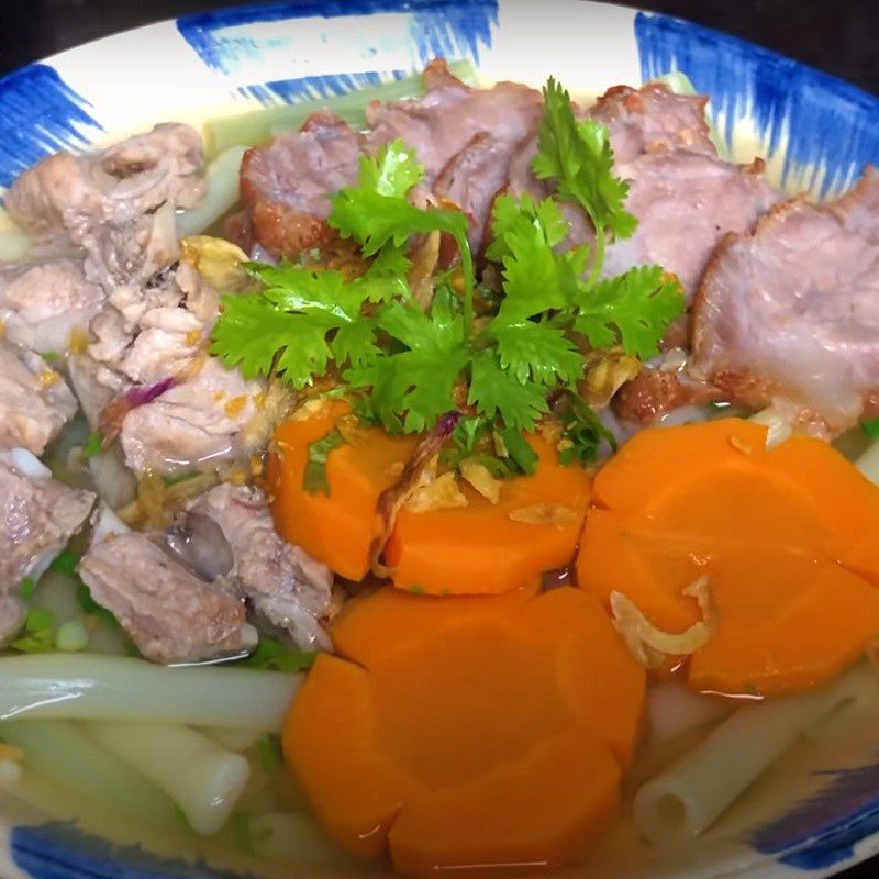 Step 5 Completion of pork rib noodle with char siu