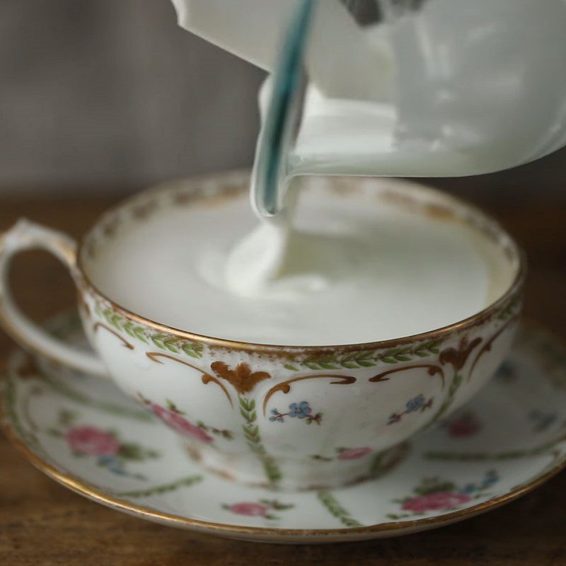 Step 4 Completion Royal milk tea with cream
